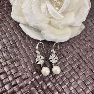 925 Silver Pearl & Cubic Zirconia Drop Earning